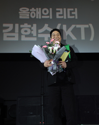 올해의 리더가 된 KT 김현수[올해의 상]