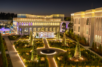 따뜻한 물결위로 크리스마스가 흐른다…파사드의 빛이 감싸는 제주의 밤, 그곳은 더 시에나·프리모호텔