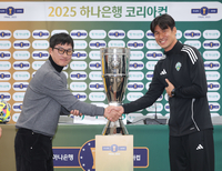 코리아컵 결승 앞둔 광주 이정효 감독 “신나게 미쳐보자고 했다” vs 전북 정조국 코치 “잘해서 이정효 감독 화 많이 냈으면”