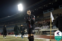 이영민 감독의 ‘복덩이’, 승강 PO에서도 빛난 바사니의 ‘왼발’…“내 인생보다 부천의 축구 역사 바뀌는 것에 도움 됐으면”[현장인터뷰]