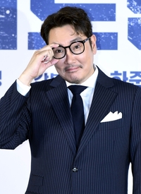 ‘소년범 인정’ 조진웅, 전격 은퇴 선언 “배우 인생 마침표 찍겠다” [공식입장]