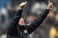 [포토]전북 타노스 코치, 팬들을 향해 엄지 척!