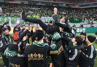 [포토]더블 달성한 전북 현대 포옛 감독