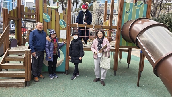 [포토뉴스]안전모니터봉사단 광주시연합회, 어린이 놀이시설 안전 점검