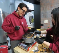 ‘대세’ 류승룡의 이례적 행보…돈 보다 가치, 스크린 밖에서 진짜 모습 드러났다