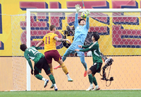 [포토]동점골 넣는 광주 프리드욘슨