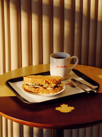 팀홀튼의 시그니처 핫 샌드위치 ‘멜트’, 겨울철 푸드로 인기