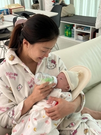 “미숙아가 어느덧 3kg!” 이시영, 둘째 근황 공개 “고마워 아가”