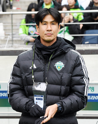 [포토]코리아컵 결승전 치르는 전북 정조국 코치