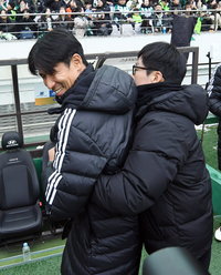 [포토]전북 정조국 코치를 껴안는 광주 이정효 감독