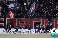 창단 첫 ‘승격’까지 단 한 걸음…‘폭설’ 연기 변수에도 1차전 제압, 이영민과 부천의 ‘꿈’이 영글어간다[SS현장]