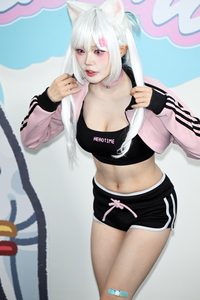 히타미로 변신한 홍딩굴(홍지은), 극강의 귀요미로 남심 저격!