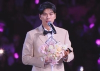 이이경 “우박맞는 듯한 시간”…수상소감서 유재석 ‘패싱’