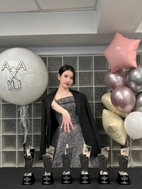 아이유, ‘AAA 2025’ 6관왕 올킬... 믿고 보는 ‘올해의 아이콘’