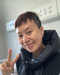 박미선, 미소로 전한 희망의 V... “다 지나갈 거예요, 파이팅!”