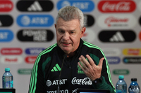 ‘또 만났다’ 멕시코 아기레 감독 “홍명보 감독 좋아해…이강인은 내 아들” [한국 축구, 북중미 가는 길]