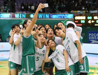 [포토] 하나은행, 승자의 셀카!