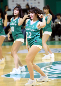 [포토] 치어리더 하지원 ‘열정적인 공연’