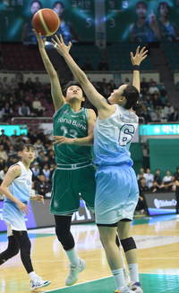 [포토] 박진영 ‘수비 피해 원핸드 슛’