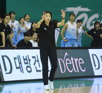 [포토] 최윤아 감독 ‘이번 작전은...’