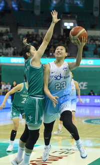 [포토] 홍유순 ‘여기서 쏘자’