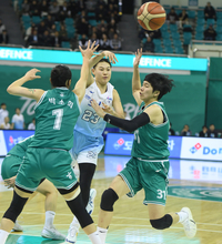 [포토] 홍유순 ‘이 공 받아’