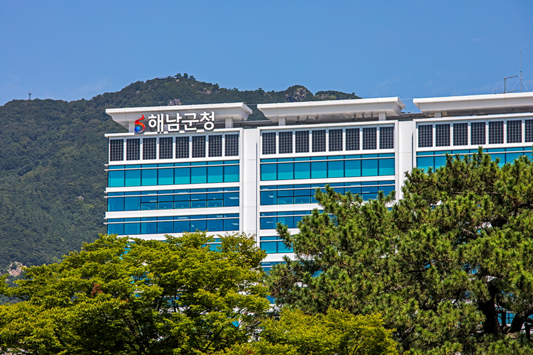 명현관 해남군수, “비공표 여론조사 결과를 공무원들에게 전달 의혹