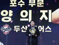 [포토] 포수 부문 골든글러브 주인공은 양의지