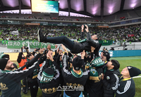 갑작스러운 작별, 영광으로 가득했던 전북 시즌 포옛 감독의 충격적인 결말로 막 내리다