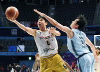 [포토]정관장 박지훈, 소노 최승욱의 수비를 피해...