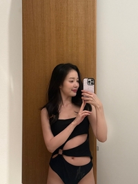 ‘이용대와 열애설’ 윤채경, 근황 사진서 ‘파격+청순’ 반전 매력 과시