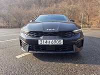 [원성윤의 가요타요] 눈 녹은 거리, 성시경의 노래…K5 하이브리드와 함께한 ‘겨울 산책’