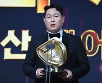 [포토] 두산 양의지, 포수 황금장갑 수상