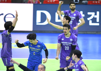 [포토] 승리 후 환호하는 우리카드 선수들