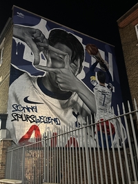 런던에 뜬 ‘손흥민 벽화’ 실제 보니 웅장 그 자체…‘찰칵’ 손흥민 “내가 좋아하는 장면 모두 담겨” [SS현장]