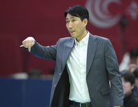 [포토] 권영민 감독 ‘침착하게’