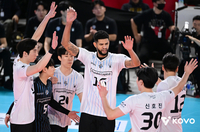 35득점에 공격 성공률 70.83% 레오 못 막는다…현대캐피탈, 삼성화재에 ‘8연패’ 안기고 ‘3연승’ 질주