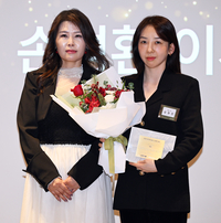 스포츠서울 ‘2025 대한민국 웰니스 브랜드 대상’, 웰니스 클린 뷰티 부문 수상자 에콜린 김현진 차장! [포토]