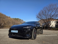 “내일의 나에게 닿을 만큼 빠르게”…아우디 A6 e-tron, 아이브(IVE)의 ‘I AM’