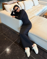 장윤주, 올블랙 드레스로 빚은 넘사벽 ‘트로피’ 몸매... 세월 거슬린 ‘사기 피지컬’