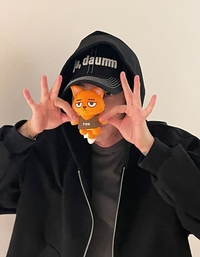 “굿즈 맛집 콘서트 예고”...로이킴, 전국투어 앞두고 MD 자랑 폭발!