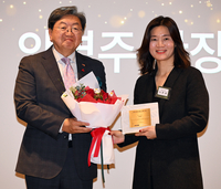 스포츠서울 ‘2025 대한민국 웰니스 브랜드 대상’, 웰니스 아트공간 부문 수상자 뮤지엄산 안영주 관장! [포토]