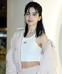 ‘알로(ALO)’ 김태리, 화이트 리브드 니트 세트로 선보인 시크한 애슬레저 룩! [이주상의 e파인더]