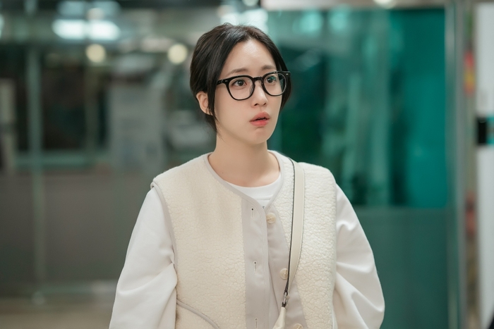 "형이랑 동생이 다 날 좋아해"... 함은정 1인 2역, 막장 로맨스의 정점 찍는다