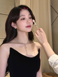 “와, 또 예뻐졌네”…이유비, 아이돌 뺨치는 미모 [★SNS]