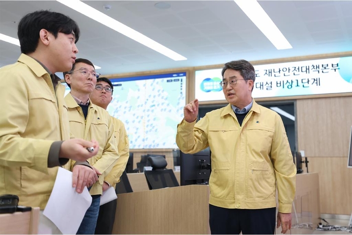 김동연“새벽 차가 다니기 전 결빙 처리해 달라”