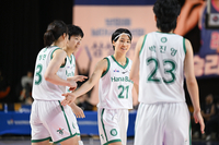 드러나는 ‘이이지마 사키 효과’? 엇갈리는 하나은행과 BNK 분위기…공격에서 차이 난다 [SS포커스]