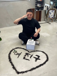 ‘까까머리’ 여진구, 잘려 나간 머리카락 모아모아...