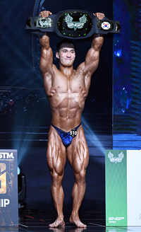 WNGP 파이널 보디빌딩 프로전 신준서, 챔피언 벨트는 내 꺼! [포토]