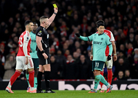 선발로 ‘80분’ 황희찬, 빅찬스 미스에 태클로 경고…울버햄턴은 EPL ‘9연패’ 늪